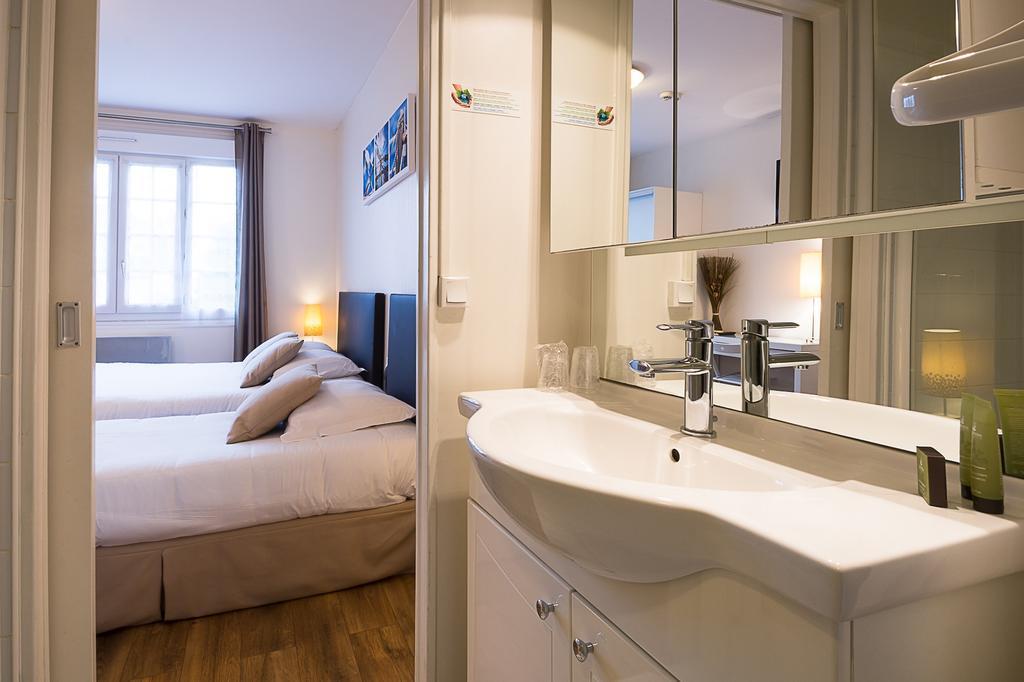 Hotel De La 2*